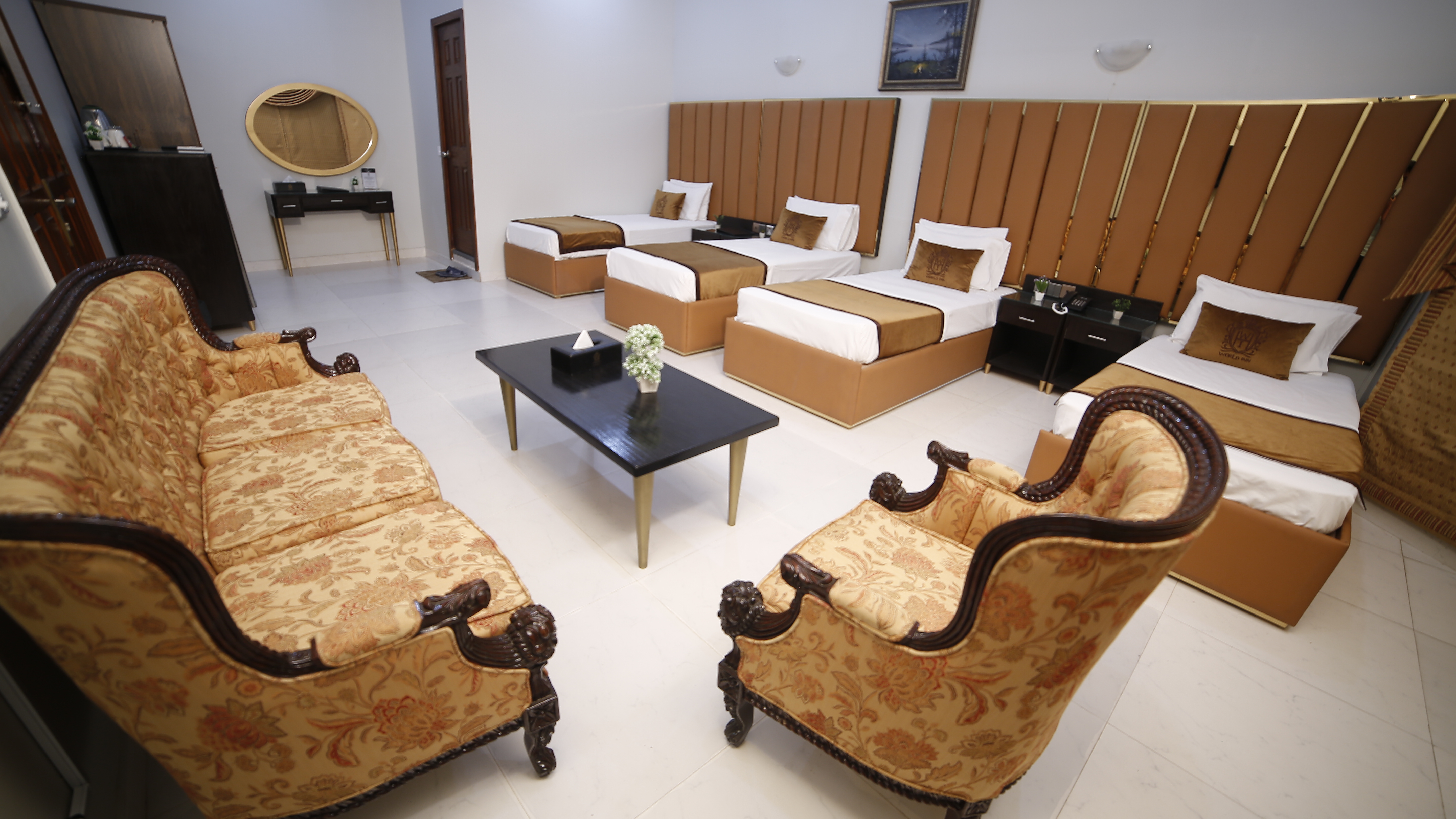 TExecutive Quad Room 8